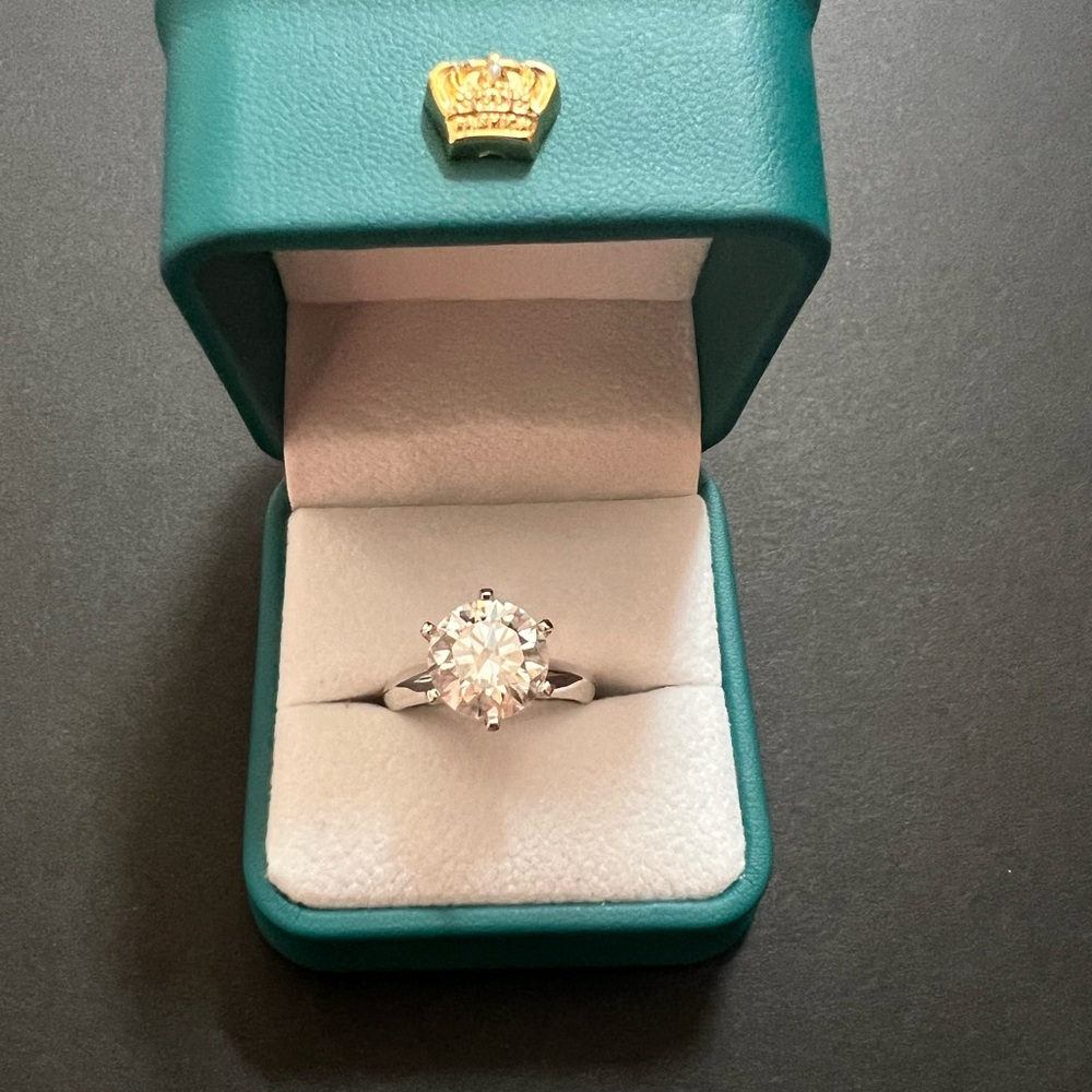 Elegant 5CT Moissanite Ring